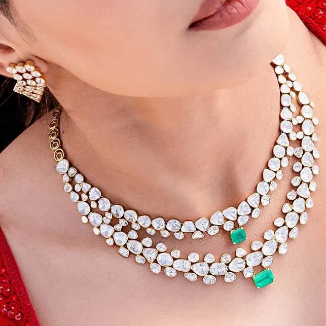 Woman wearing Dwarkas polki diamond necklace — Jaipur's finest bridal jewellery